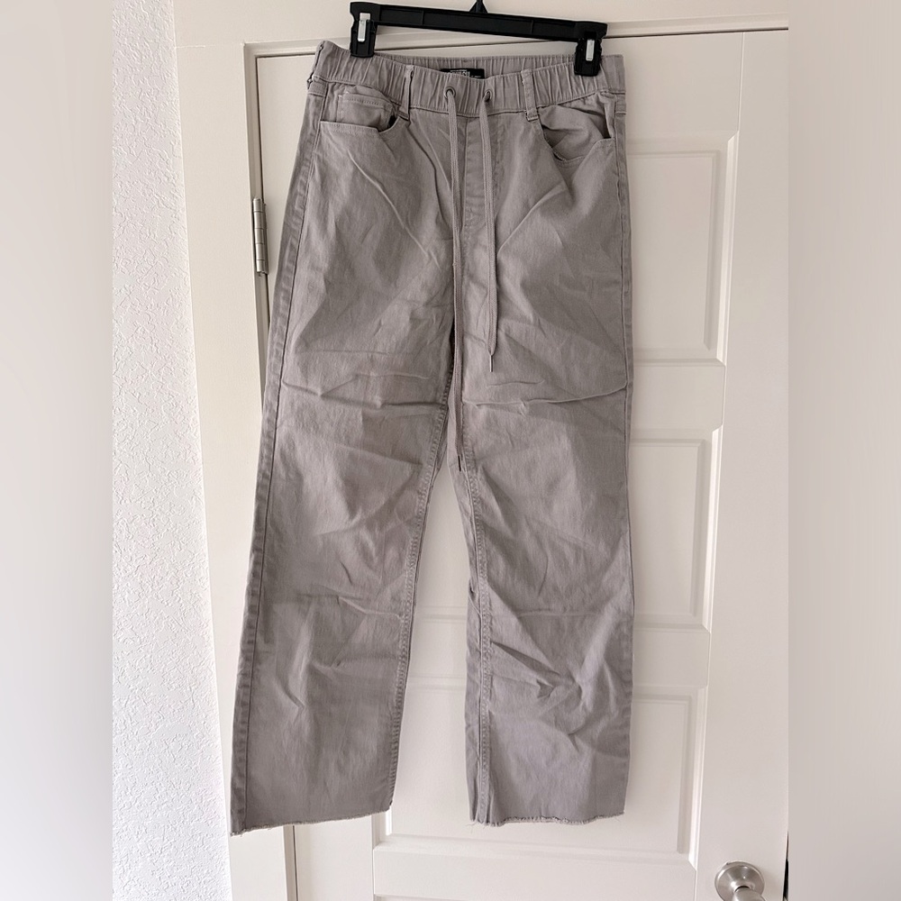 Grey pants (look like denim)